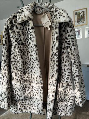 La Vie Women's Faux Fur Snow Leopard Print Coat in Cream and Black